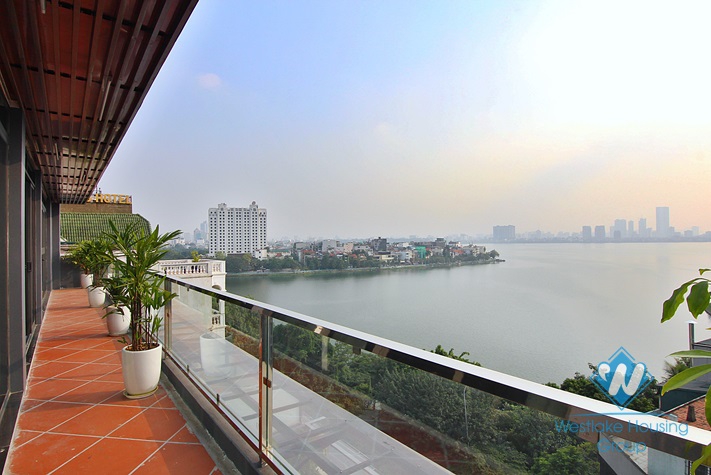A new 2 bedroom apartment with lake view in Xuan Dieu, Tay Ho