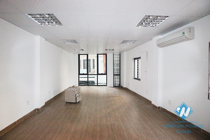 An office for rent in Tran Duy Hung, Cau Giay, Ha Noi