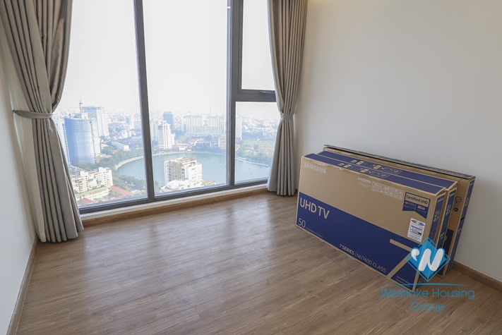 A gorgeous 3 bedroom apartment for rent in Vinhomes Metropolis, Ba Dinh