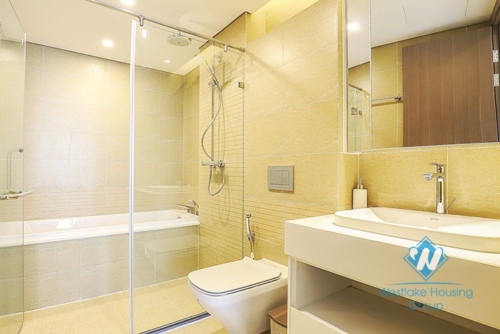 A gorgeous 3 bedroom apartment for rent in Vinhomes Metropolis, Ba Dinh