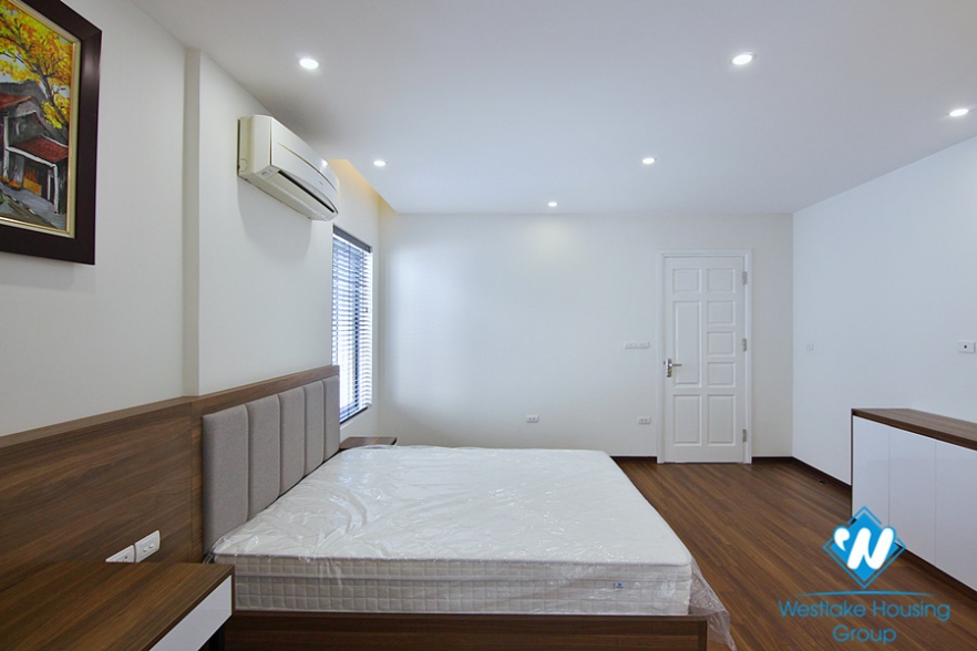 Spacious 3 bed / 2 bath apartment for rent on Xuan Dieu street, Tay Ho, Hanoi