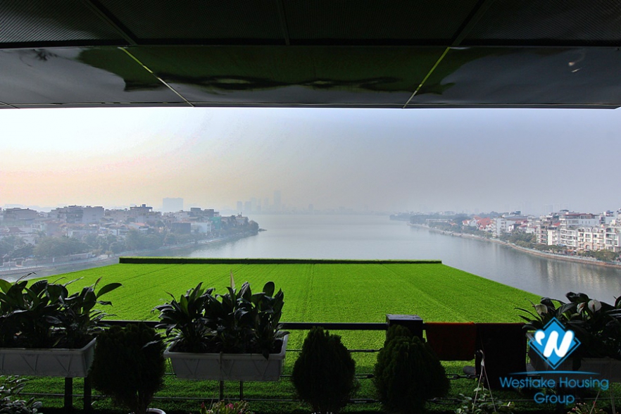 Gorgeous 4 bed / 3 bath apartment for rent on Xuan Dieu, Tay Ho, Hanoi