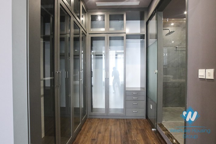 Penhouse three bedrooms apartment for rent in Vinhome Metropolis, Ba Dinh
