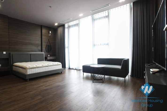 Penhouse three bedrooms apartment for rent in Vinhome Metropolis, Ba Dinh
