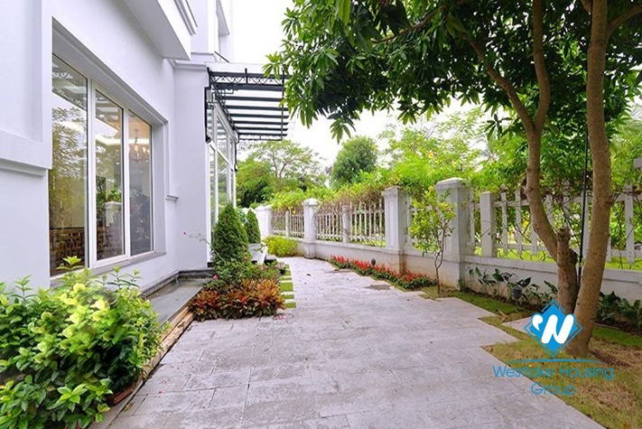 Bright corner house to rent in Hoa Phuong area Vinhomes Riverside