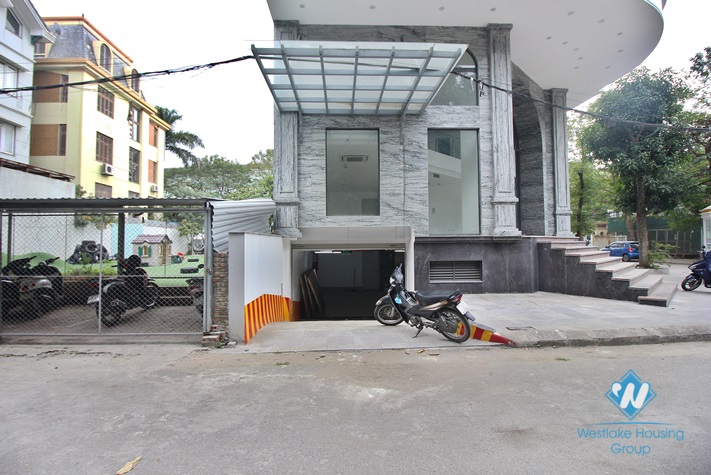 A bright, open office for rent in Vuon Dao