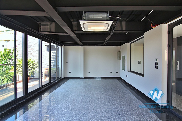 Beautiful Office/Restaurant for rent in Tay Ho area 