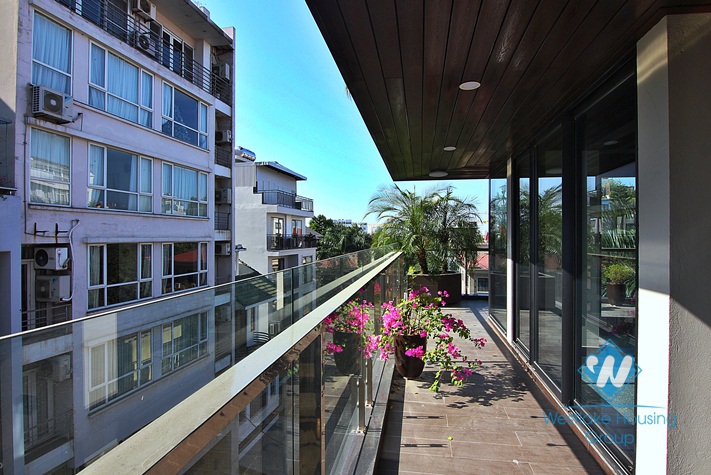 Beautiful Office/Restaurant for rent in Tay Ho area 