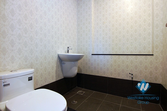 Beautiful Office/Restaurant for rent in Tay Ho area 