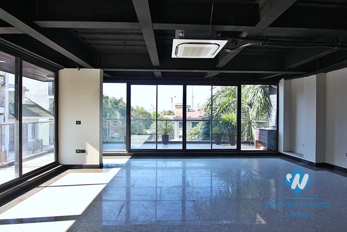 Beautiful Office/Restaurant for rent in Tay Ho area 