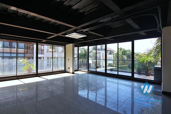 Beautiful Office/Restaurant for rent in Tay Ho area 