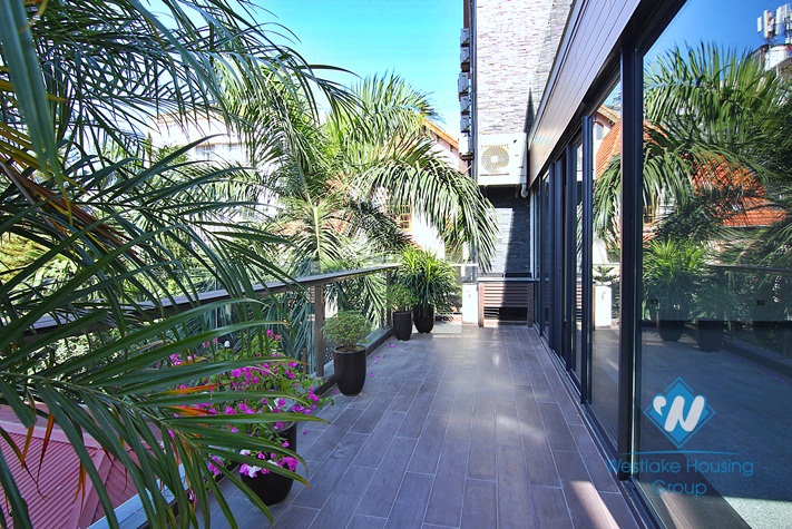 Beautiful Office/Restaurant for rent in Tay Ho area 