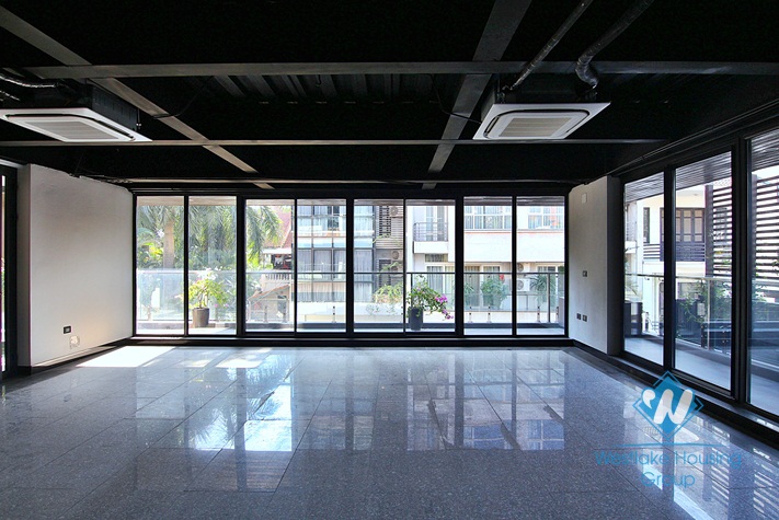Beautiful Office/Restaurant for rent in Tay Ho area 