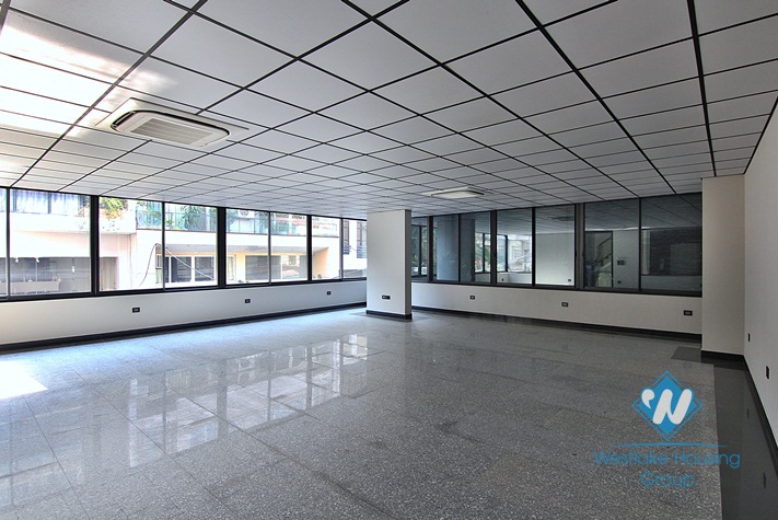 Beautiful Office/Restaurant for rent in Tay Ho area 