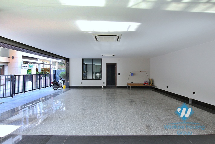 Beautiful Office/Restaurant for rent in Tay Ho area 