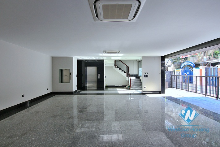 Beautiful Office/Restaurant for rent in Tay Ho area 