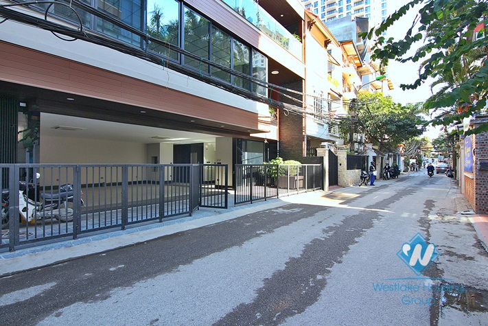 Beautiful Office/Restaurant for rent in Tay Ho area 