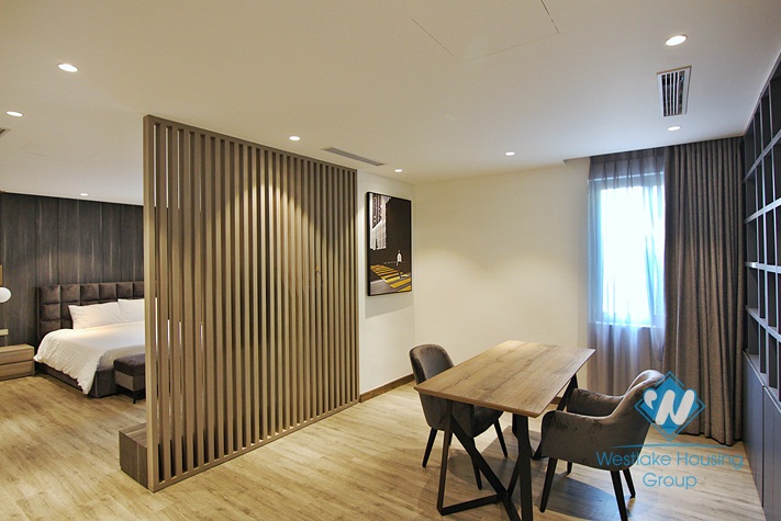 Lake view apartment for rent on Tay Ho, Ha Noi