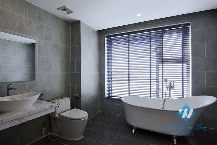 A brand new 3 bedroom apartment for rent in Xuan Dieu, Tay Ho