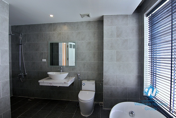 A brand new 3 bedroom apartment for rent in Xuan Dieu, Tay Ho