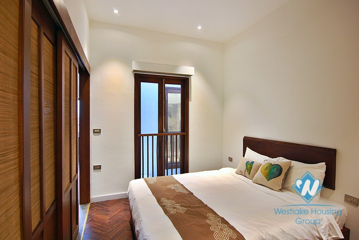 A stunning lake view 2 bedroom apartment with balcony in Tay ho, Ha noi