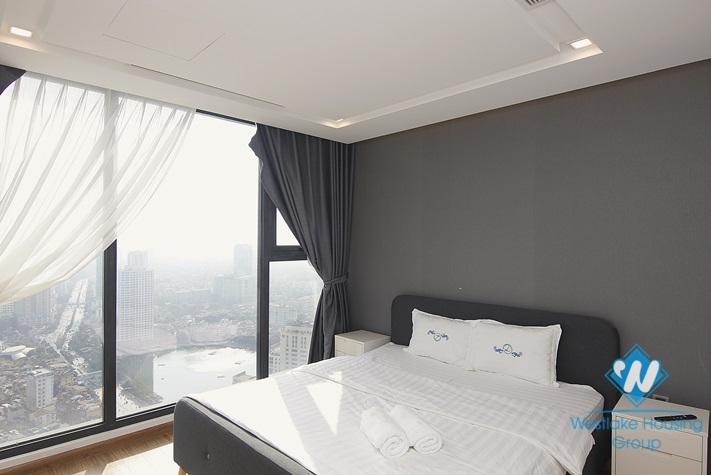 An amazingly attractive three-bedroom apartment in the complex Vinhomes Metropolis, Ba Dinh