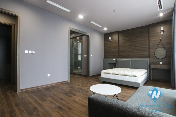 Penhouse three bedrooms apartment for rent in Vinhome Metropolis, Ba Dinh
