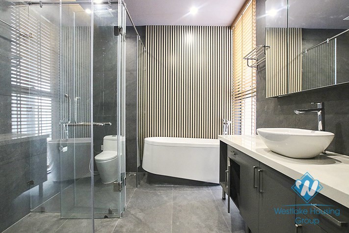 Penhouse three bedrooms apartment for rent in Vinhome Metropolis, Ba Dinh