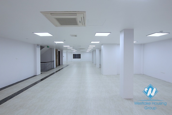 An office for rent in Nghi Tam street, Tay Ho