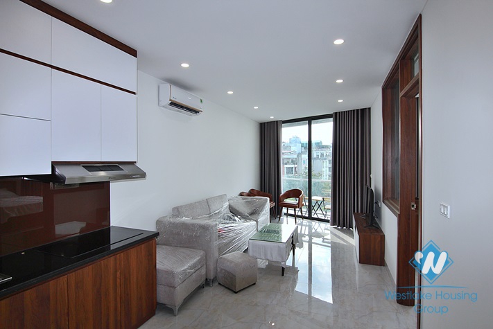 Newly renovated apartment with lake view balcony in Yen Phu, Tay Ho