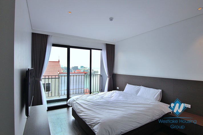 Lake view 2 bedrooms apartment for rent in Xuan Dieu, Tay Ho 