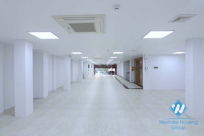 An office for rent in Nghi Tam street, Tay Ho