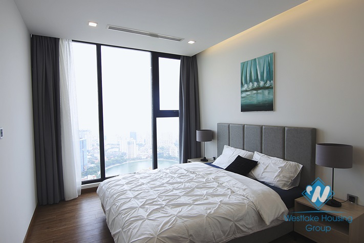 A lovely three apartment for rent in Vinhome Metropolis building, Ba Dinh