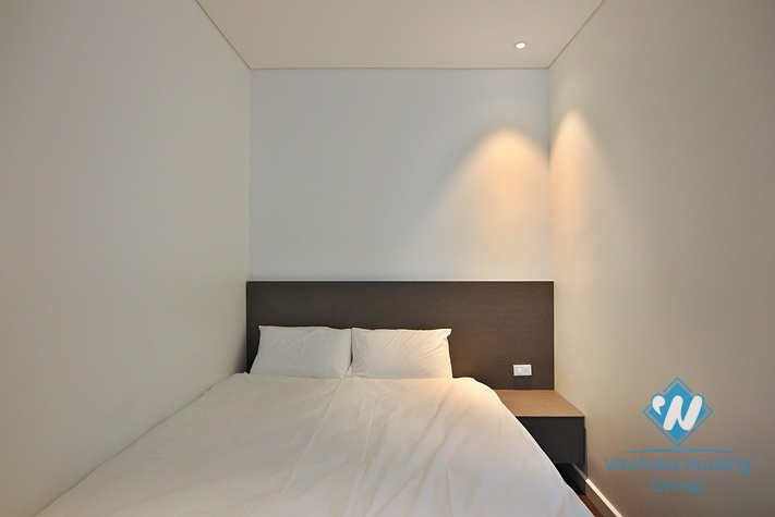 Lake view 2 bedrooms apartment for rent in Xuan Dieu, Tay Ho 