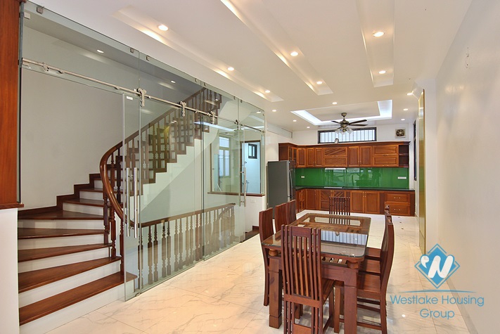 A newly 4 bedroom house for rent in Tay Ho, Ha Noi
