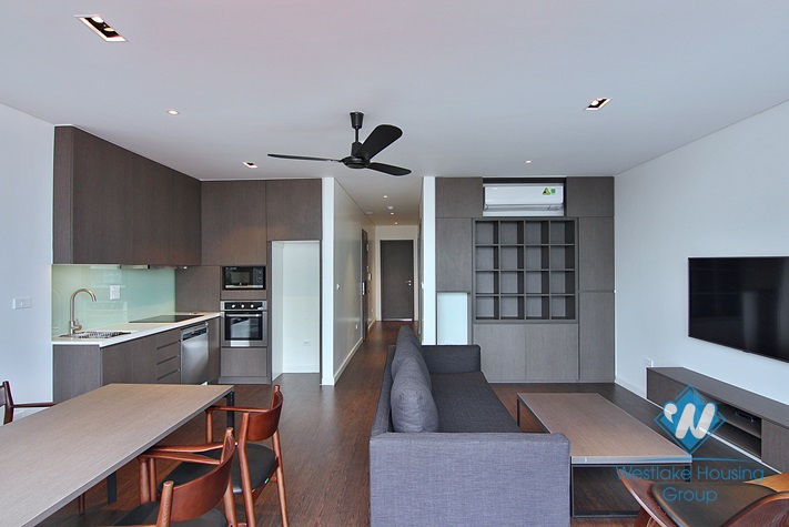 Lake view 2 bedrooms apartment for rent in Xuan Dieu, Tay Ho 
