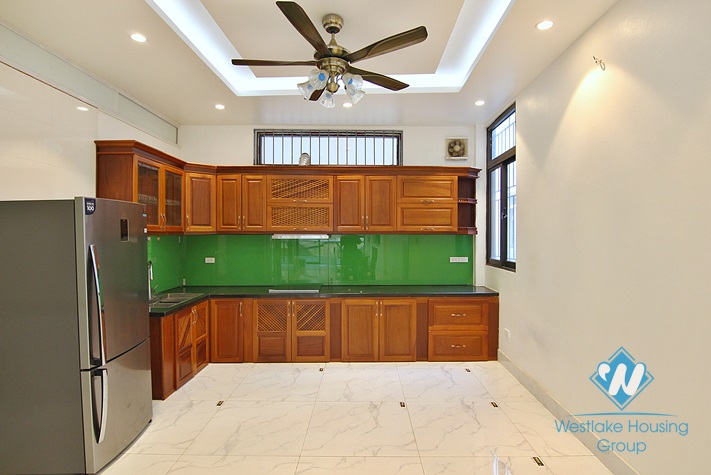 A newly 4 bedroom house for rent in Tay Ho, Ha Noi