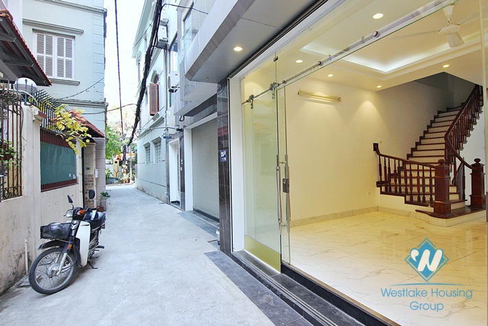 A newly 4 bedroom house for rent in Tay Ho, Ha Noi
