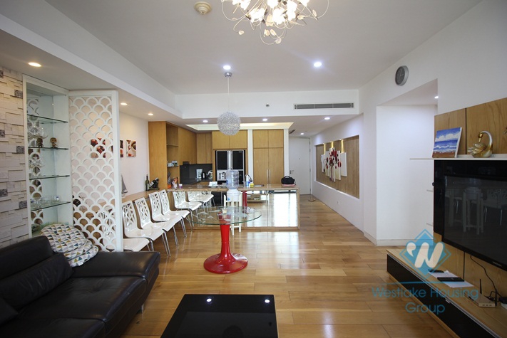 Three bedrooms apartment for rent in IPH, Cau Giay.