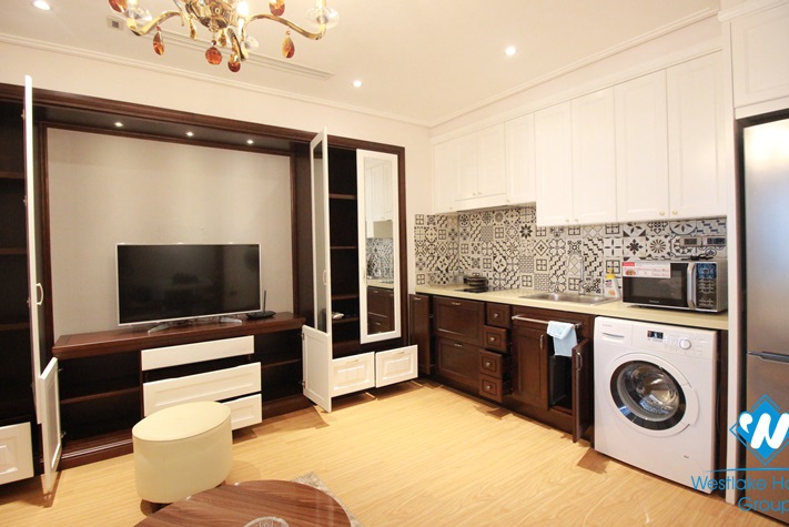 A high-end one bedroom apartmetn with luxury furniture in Truc Bach, Ba Dinh
