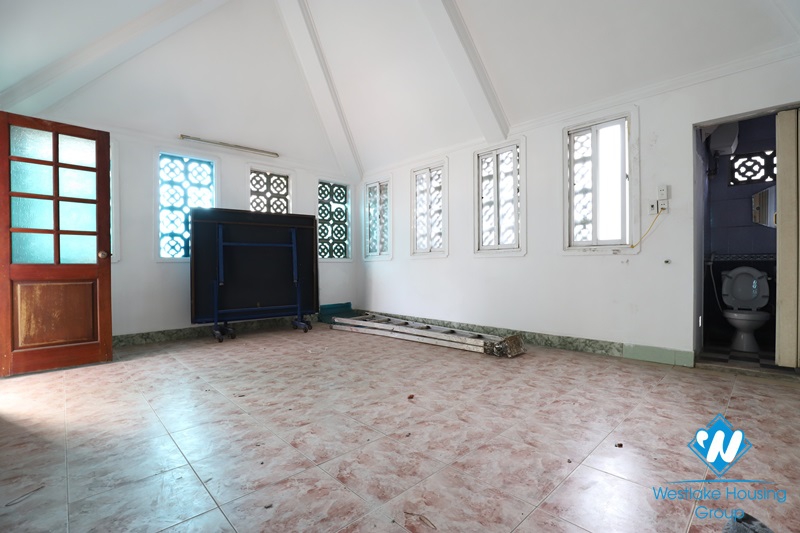 A spacious house being full of light on Kim Ma street for rent