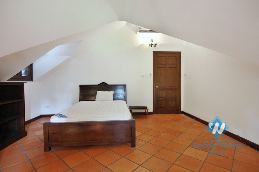 Cosy house with large yard and garden for lease in Xuan Dieu street, Tay Ho, Hanoi