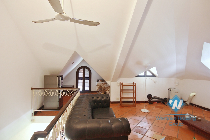 Cosy house with large yard and garden for lease in Xuan Dieu street, Tay Ho, Hanoi