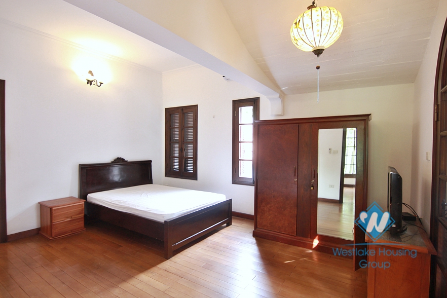 Cosy house with large yard and garden for lease in Xuan Dieu street, Tay Ho, Hanoi
