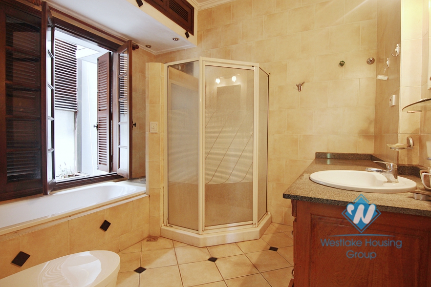 Cosy house with large yard and garden for lease in Xuan Dieu street, Tay Ho, Hanoi