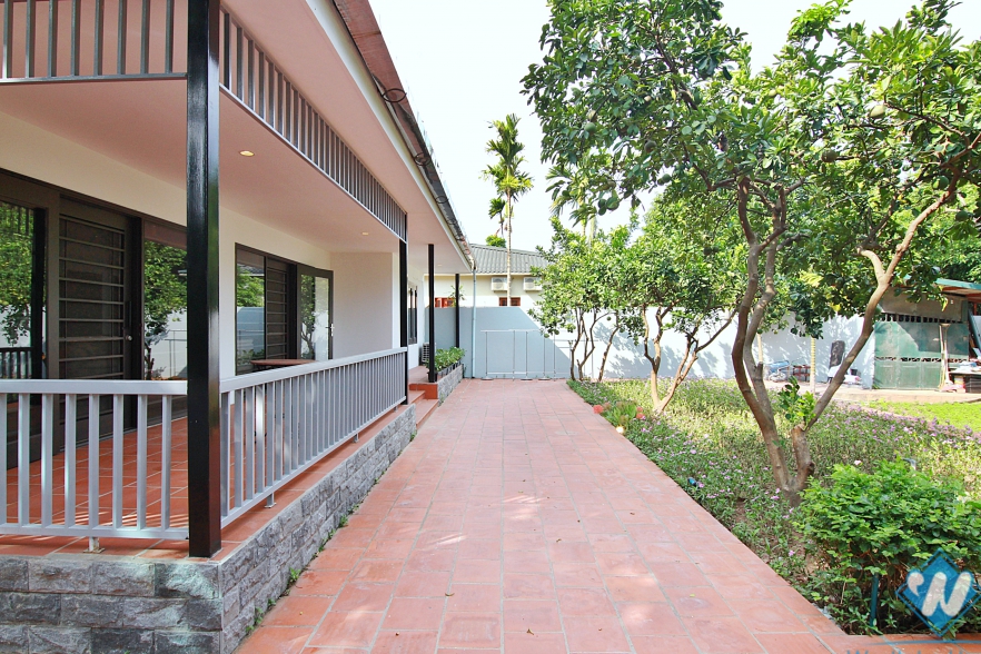 A radiance modern single- story bungalow, 3 bedroom for rent in Tay Ho	