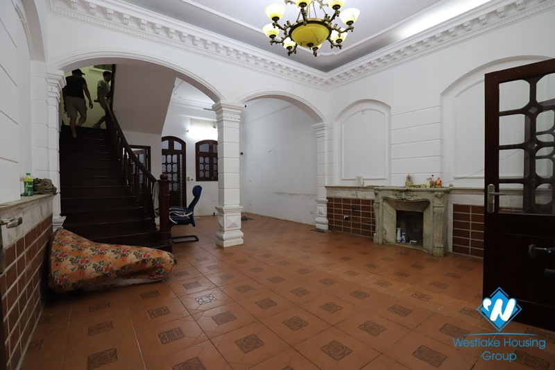 A spacious house being full of light on Kim Ma street for rent