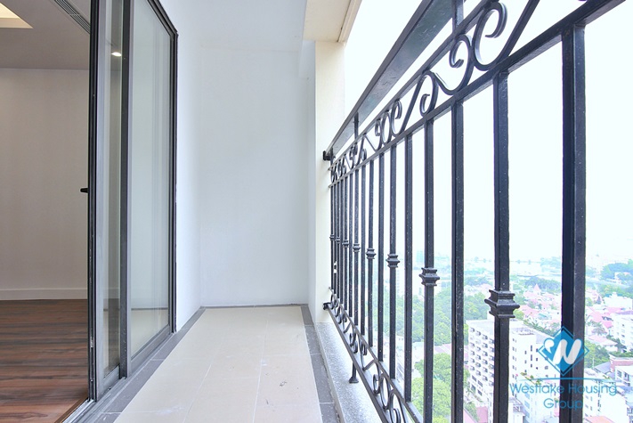 A stunning 4 bedroom apartment  for rent in D' Leroi Soleil, Xuan Dieu, Tay Ho