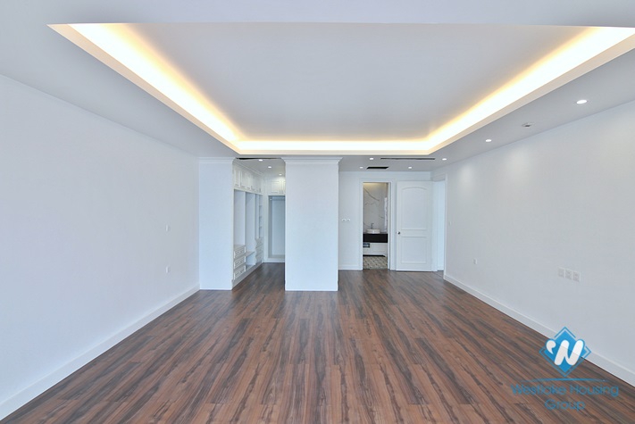 A stunning 4 bedroom apartment  for rent in D' Leroi Soleil, Xuan Dieu, Tay Ho