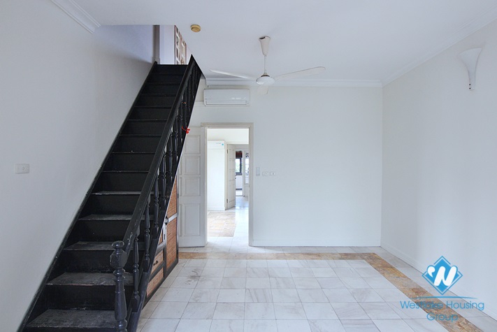 Lake view house for rent in Quang An street, Tay Ho district